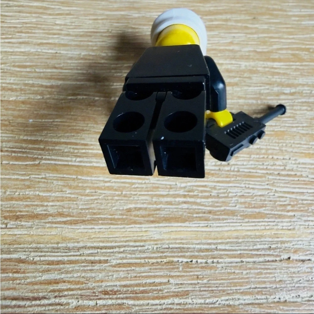 Vintage LEGO Minifigure Policeman Classic Town Police Station Chief Officers - Picture 6 of 7